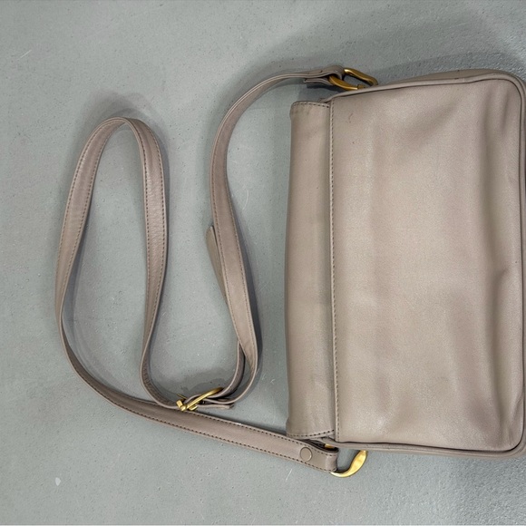 Vintage Tan Crossbody Bag with Gold Accents - Picture 5 of 8